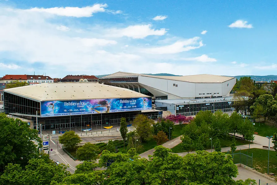 Wiener Stadthalle, Luftbild bei Sonnenschein