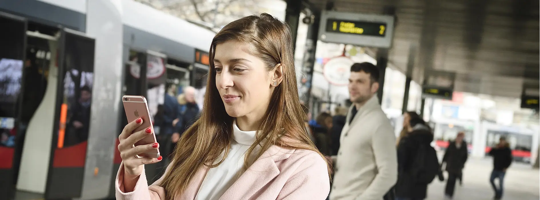 Studenţi într-o staţie de metrou