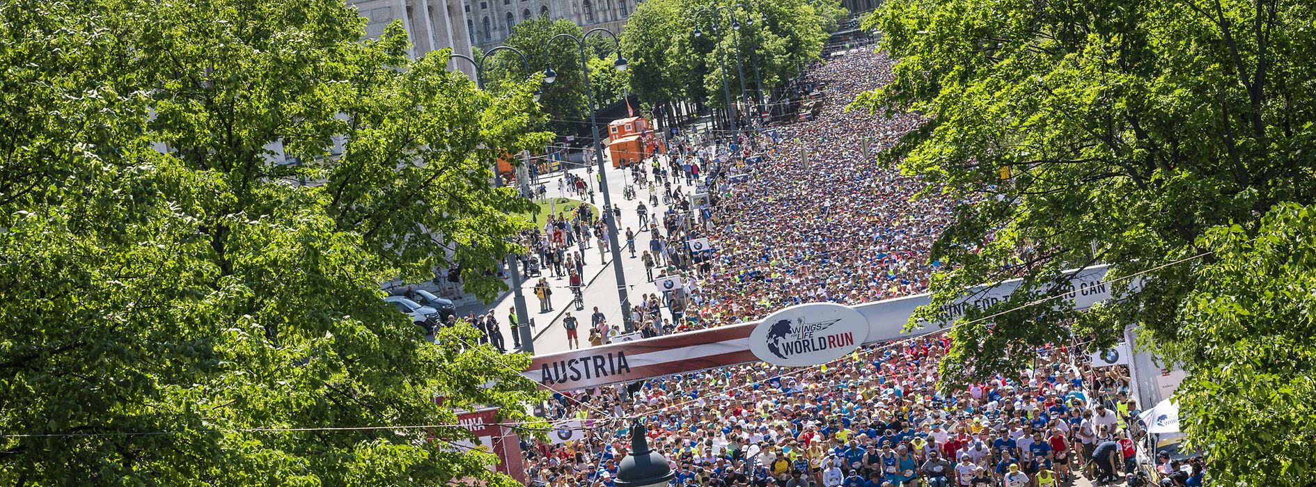 Tausende Läufer beim Startschuss
