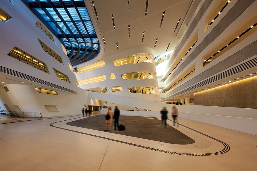 Prise de vue intérieure du Library and Learning Center sur le campus de l'université de sciences économiques de Vienne 