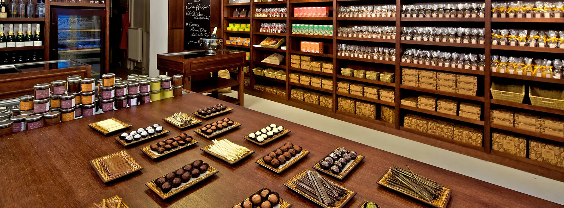 Ассортимент конфет в магазине Шоколадная фабрика «Xocolat» 