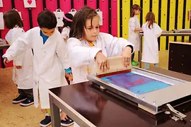 ZOOM Kindermuseum, atelier d'impression Les enfants expérimentent 