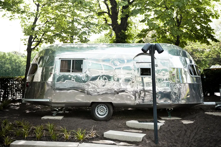 Camper in front of Hotel Daniel