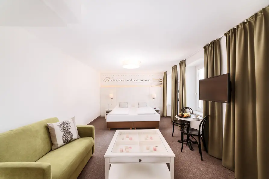 Ein vom Café Landtmann inspiriertes Zimmer im Hotel Donauwalzer