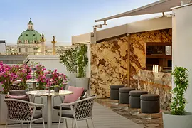The Ritz-Carlton, Vienna Atmosphere Rooftop Bar, abends