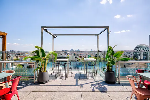 Jaz in the City Vienna: Rooftop Bar Mariatrink, Balkon