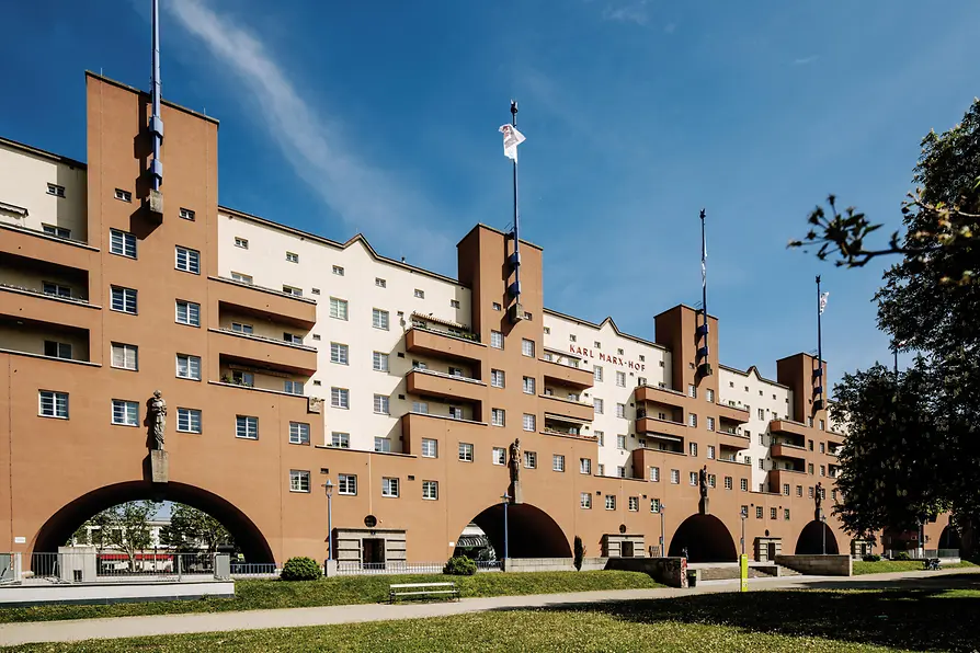 Karl Marx Hof, exterior view, park
