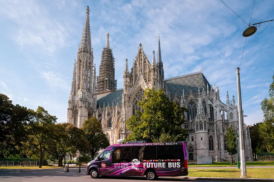 Ansicht des Future Bus vor der Votivkirche - Virtual Reality Tour