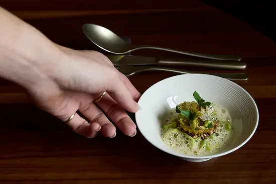 Assiette avec un plat végétarien