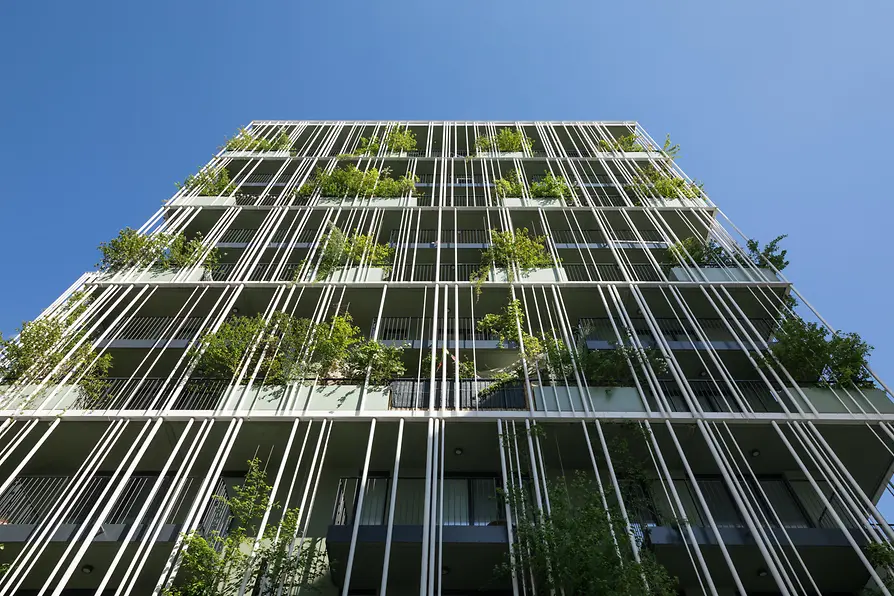 \"Studio Zwei\" residential building in the 2nd district: Exterior shot, façade greenery