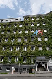 Zentrale der MA 48: Aussenansicht, Fassadenbegrünung