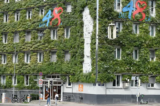 Zentrale der MA 48: Aussenansicht, Fassadenbegrünung