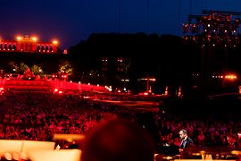 Sommernachtskonzert Schönbrunn 2021, rote Beleuchtung