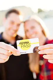 Paar mit dem Vienna Pass
