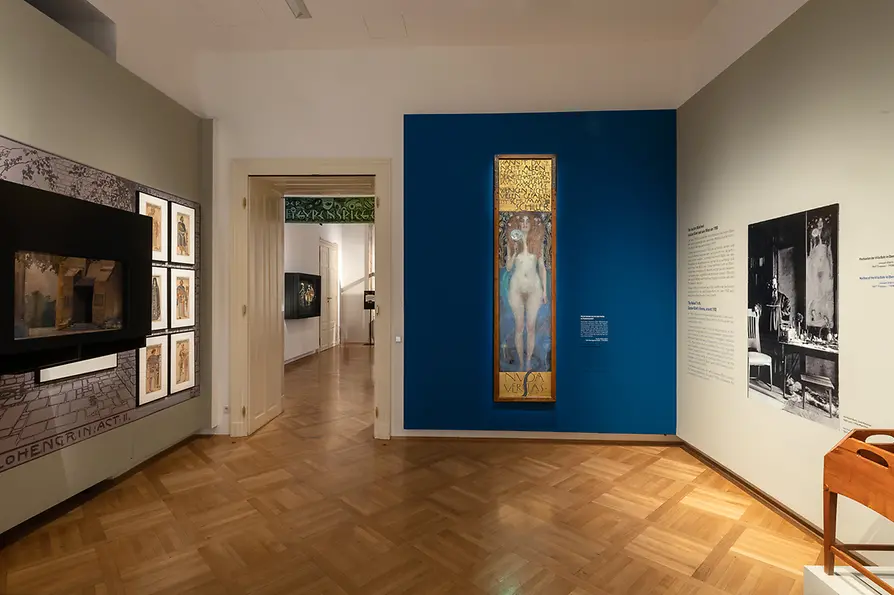 Exhibition view of the Nuda Veritas room at the Theatermuseum