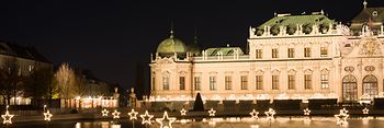 Weihnachtlich beleuchtetes Schloss Belvedere
