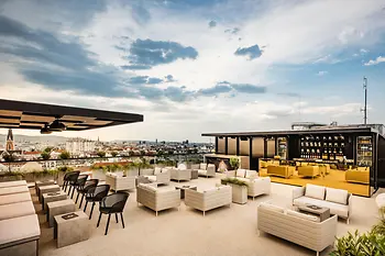 Rooftop bar with view over Vienna