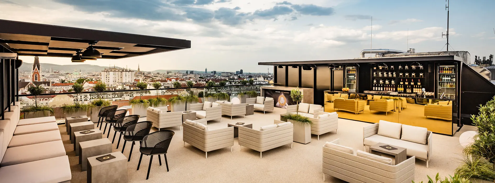 Rooftop bar with view over Vienna