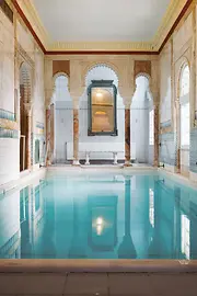 Historic pool with columns in the gay sauna Kaiserbründl