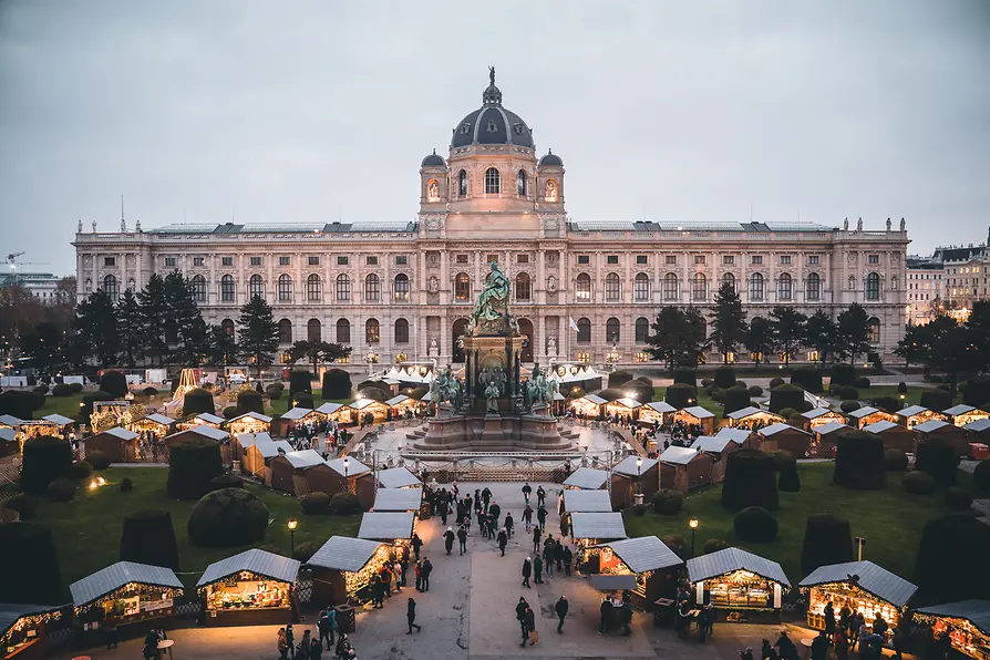 Weihnachtsdorf vor dem Kunsthistorischen Museum