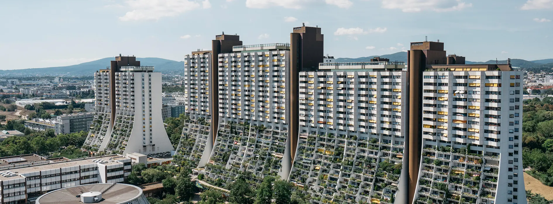 The huge buildings of the Alterlaa residential park