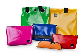 Diseño upcycling de Refished, varias bolsas y bolsos