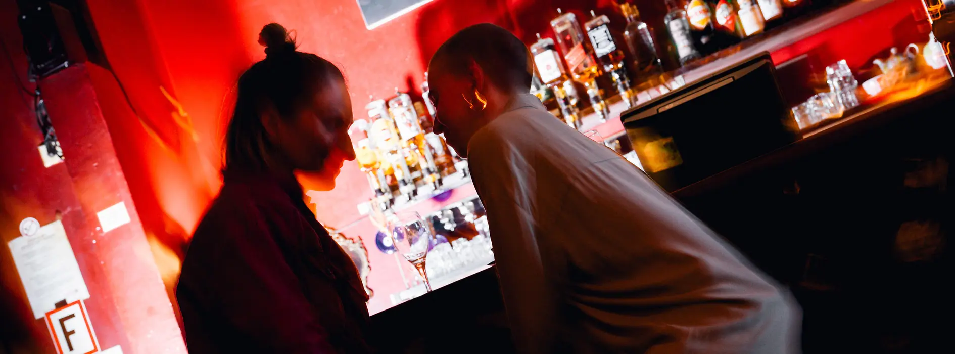 Two women at the bar of the Marea Alta
