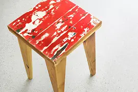 Mocca Mint upcycling, stool made from an old floorboard