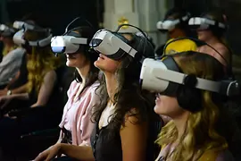 Schönbrunn Palace VR, three women with VR glasses