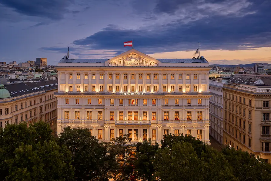 Hôtel Imperial, extérieur de nuit
