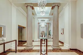 Palais Hansen Kempinski Vienna, foyer con colonne