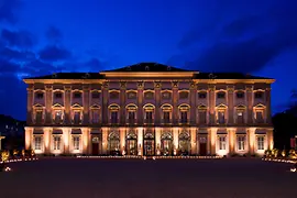Pałac Gartenpalais Liechtenstein nocą
