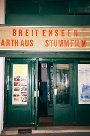 Breitenseer Lichtspiele: Exterior shot of entrance area