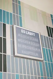 Gartenbaukino interior shot, light sign with wording "ES LÄUFT" ("IT'S RUNNING")