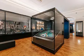 Veduta della mostra del Weltmuseum Vienna