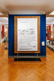 Tafel mit Schrift im Möbelmuseum