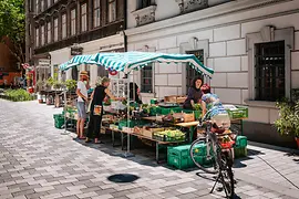 Lange Gasse Josefstadt, fruit stand 