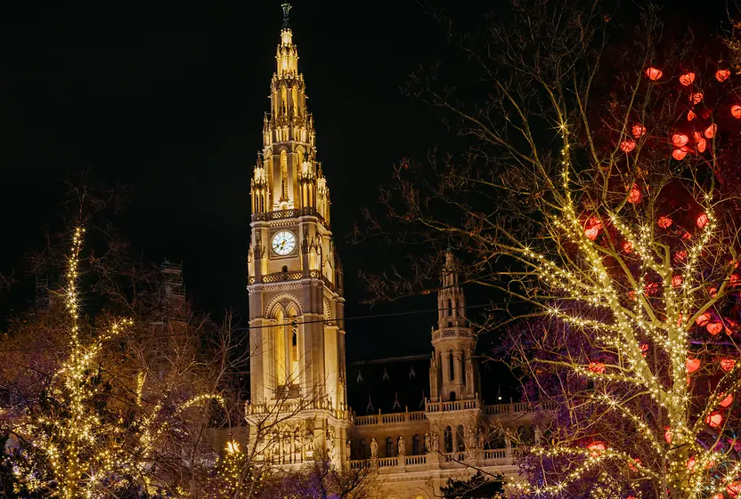 Weihnachtsbeleuchtung am Rathausplatz