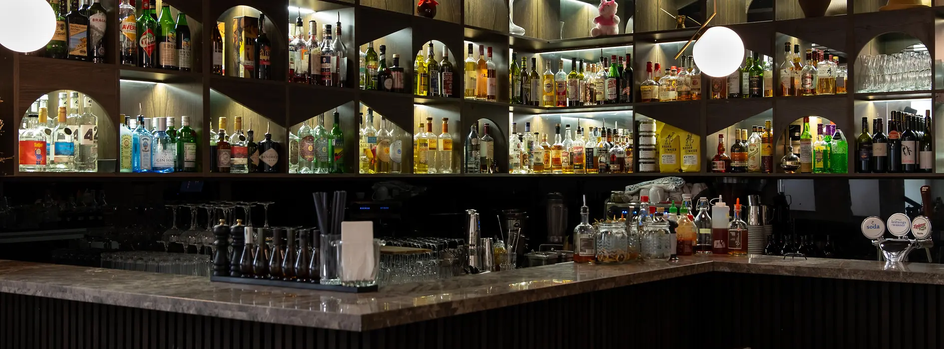 Restaurant Hertz & Seele, interior view, counter