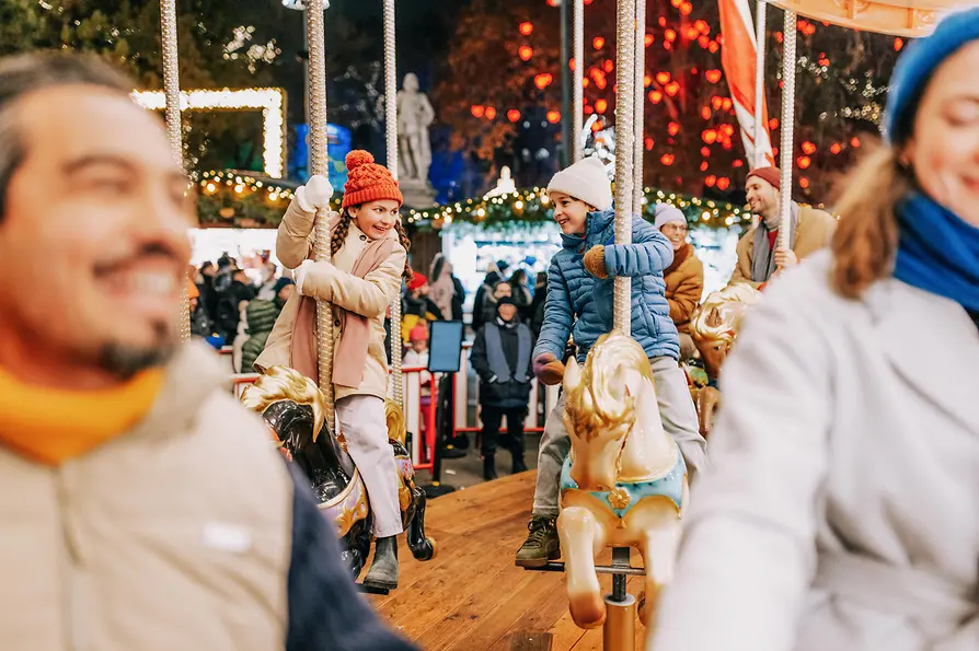 Christmas market at Rathausplatz, carousel, children