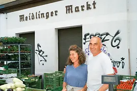 Meidlinger Markt, bancarella del mercato, verdura, venditore