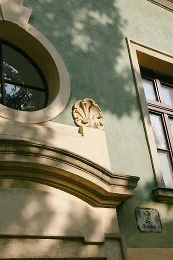 Fassadendetail im Freihausviertel