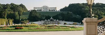 Aussicht auf die Gloriette vom Schloss Schönbrunn