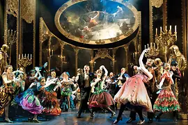 Scène de danse dans la salle de bal