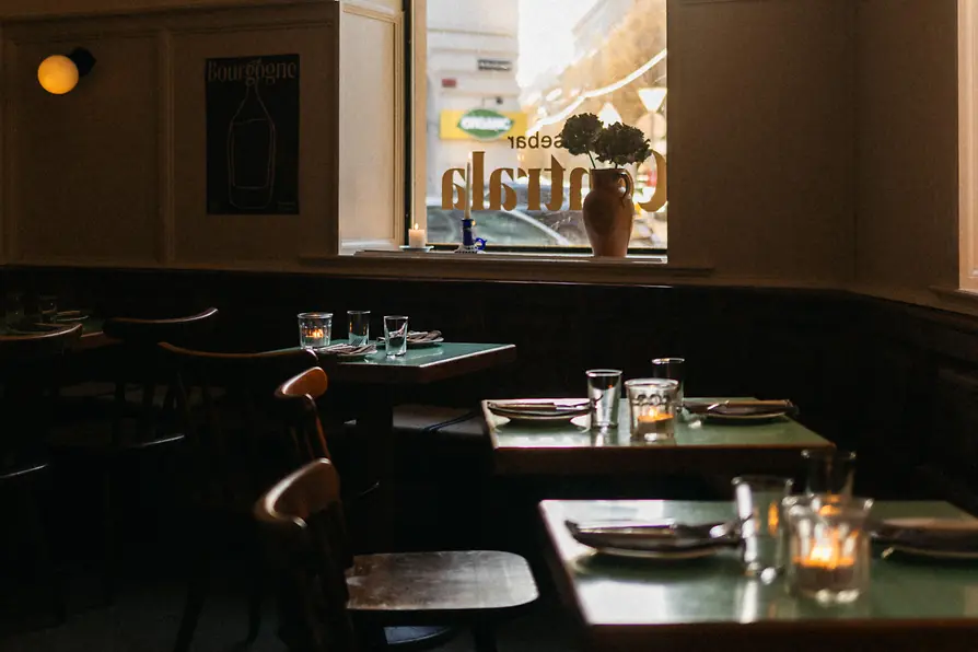 Restaurant, Rosebar Centrala, Innenansicht, Tische