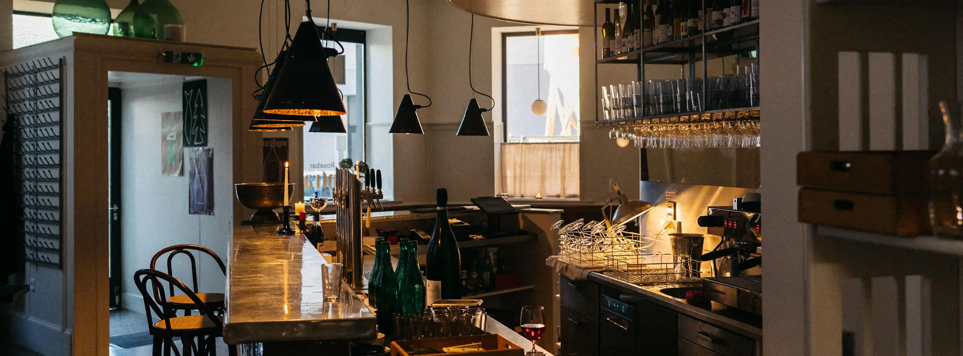 Restaurant, Rosebar Centrala, Innenansicht, Eingang, Tresen