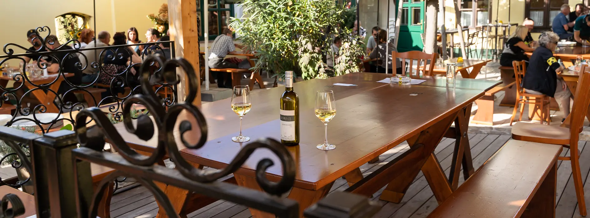 Richard Lentner Winery & Wine Tavern, outdoor dining area