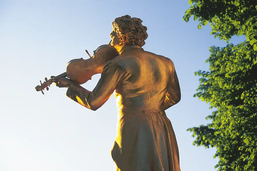 Johann Strauss emlékmű a Stadtparkban