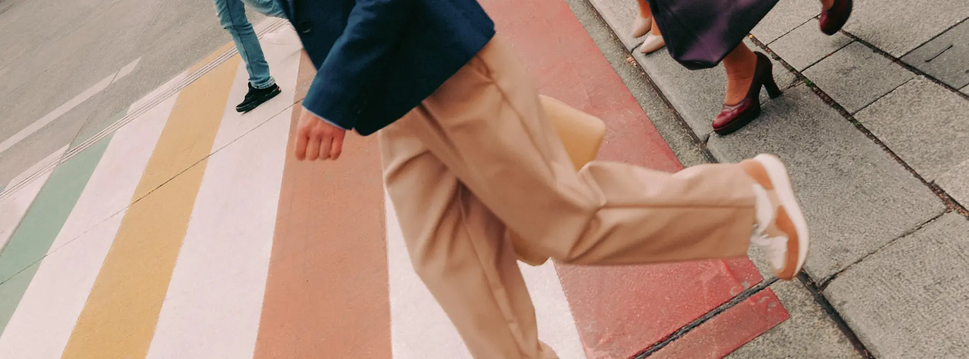 Walking, Mariahilfer Straße, Rainbow