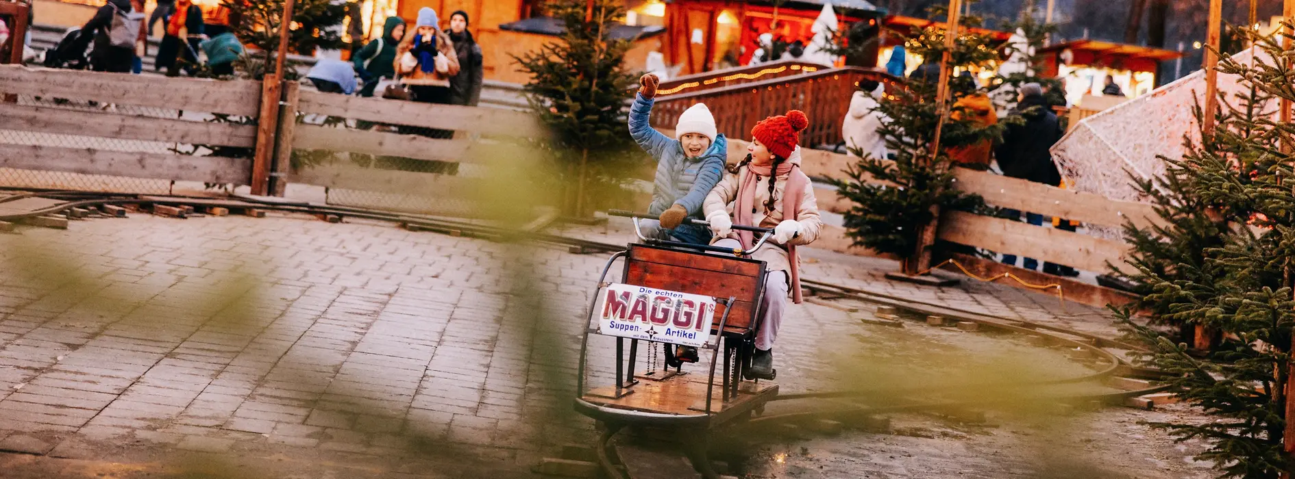 Children at the Christmas market on Spittelberg